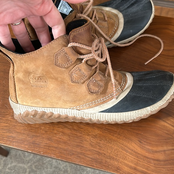 Leather Sorels - Picture 2 of 3